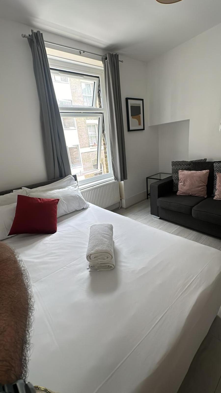 Lovely 2 Bed Flat 2 Floor Miles Apartment London Bagian luar foto