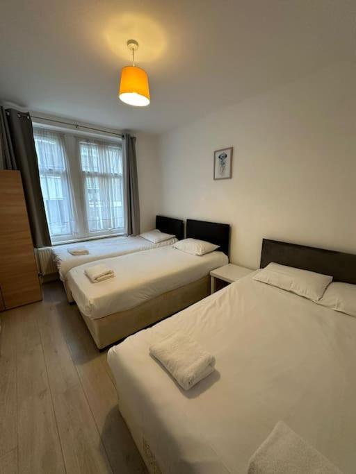 Lovely 2 Bed Flat 2 Floor Miles Apartment London Bagian luar foto