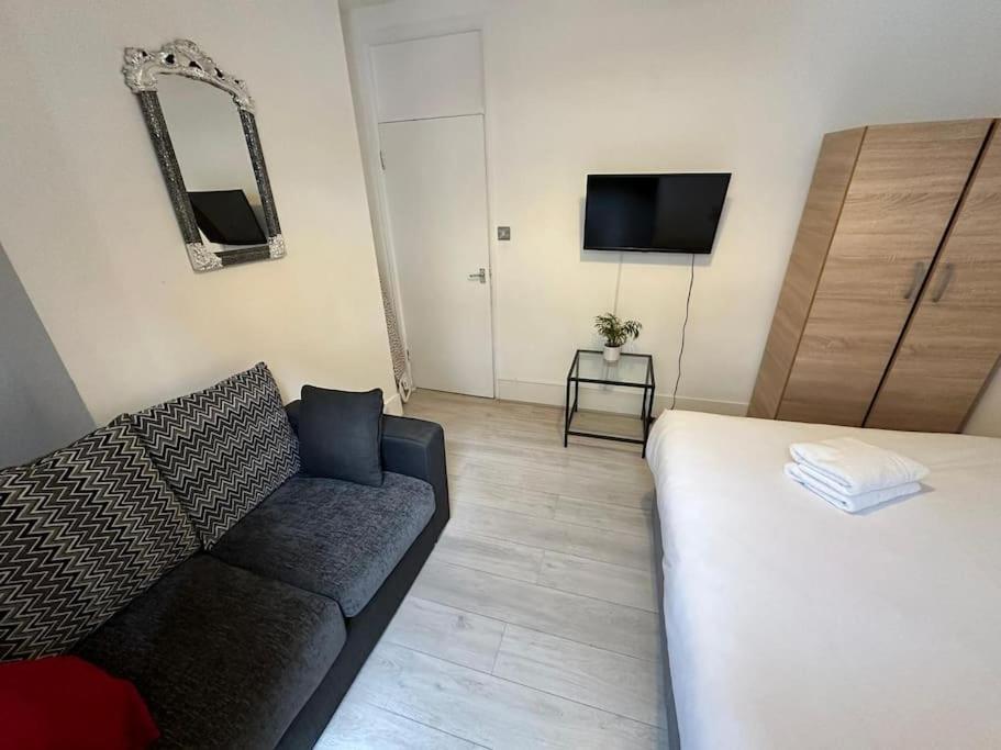 Lovely 2 Bed Flat 2 Floor Miles Apartment London Bagian luar foto